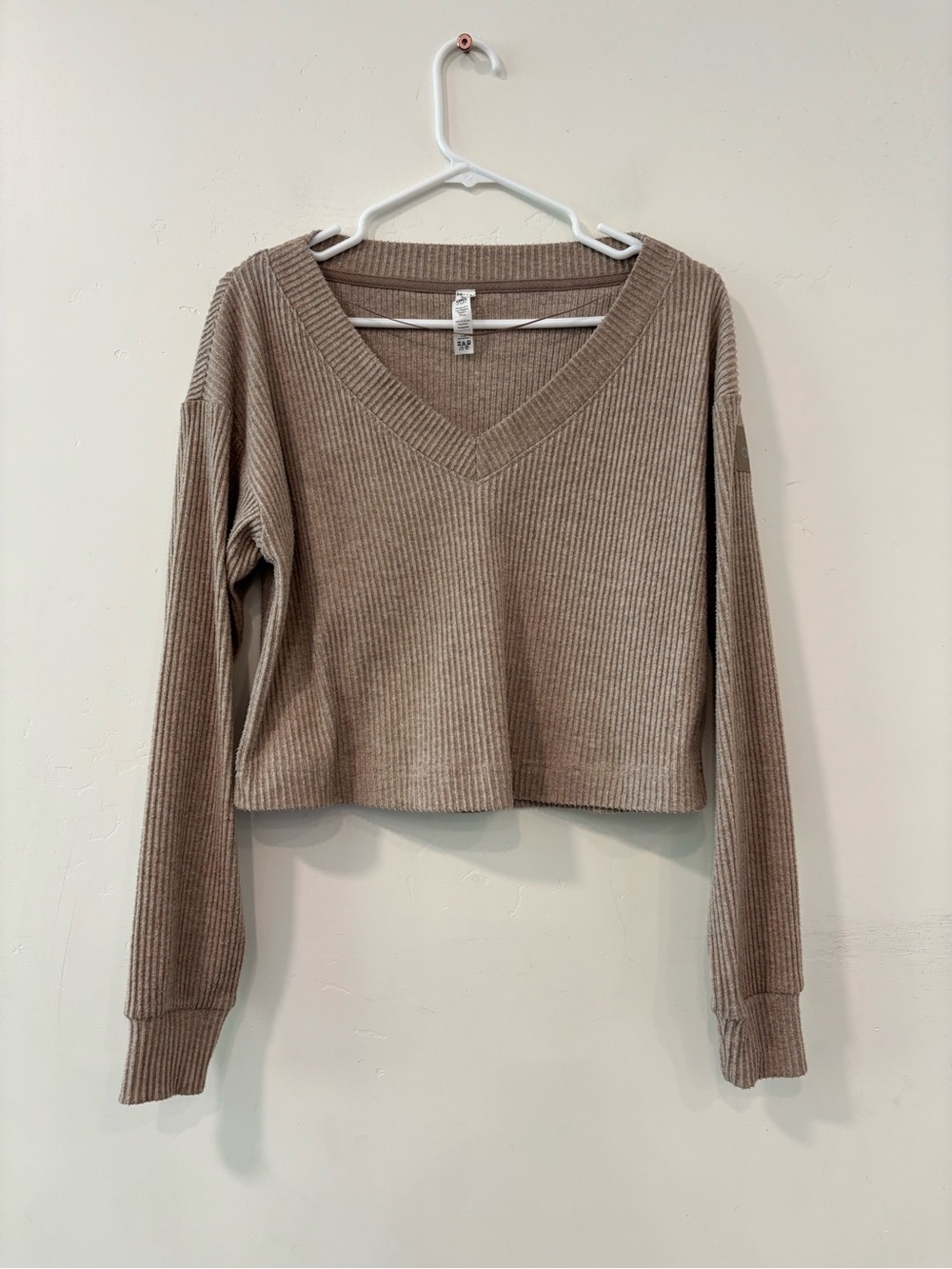 ALO Yoga Muse V-neck Pullover Women’s Size XSmall  Brown Ripped Sweater Crop